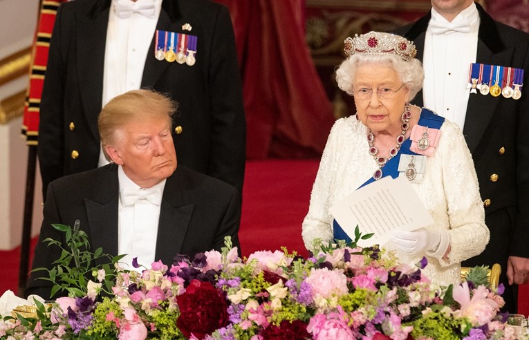 Trump se kod kraljice ponašao kao "veliko dijete u trgovini igračaka"