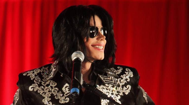 Obdukcija tijela Michaela Jacksona otkrila tajne njegovih estetskih zahvata