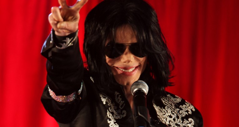 Istražitelji otkrili koje su bizarne stvari našli pored mrtvog Michaela Jacksona