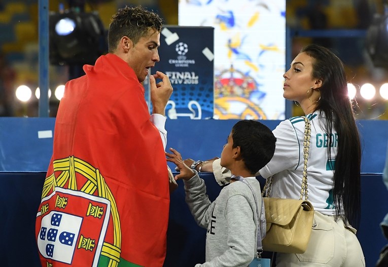 Ronaldo nakon finala poljubio sina u usta