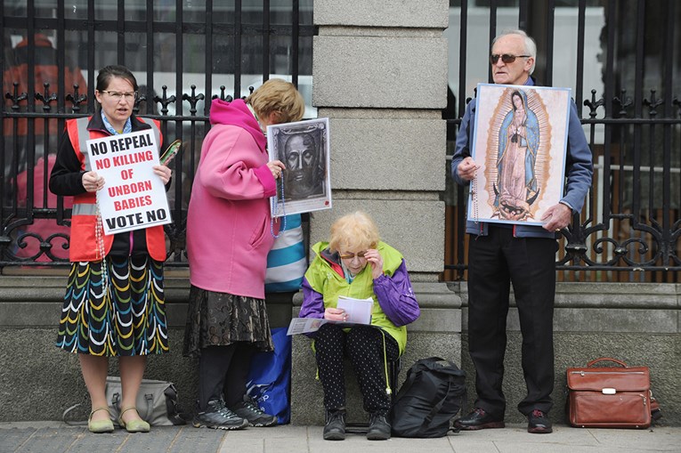 Protivnici pobačaja priznali poraz u Irskoj: "Tragedija je što su Irci izglasali"
