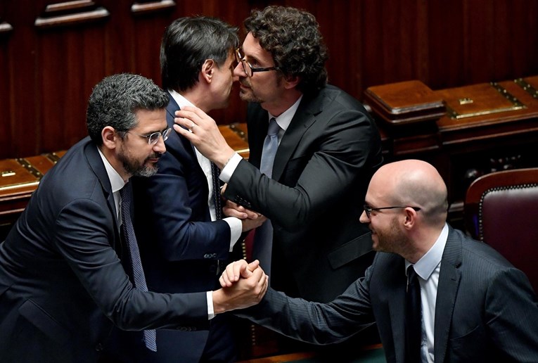 Talijanska populistička vlada i službeno preuzela dužnost, potvrdio je parlament