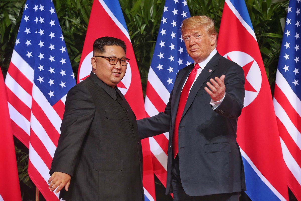 FOTO Trump i Kim počeli summit rukovanjem, osmijehom i uzdignutim palcem