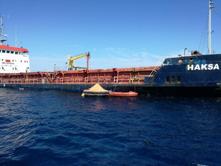 Turski brod doživio havariju kod otoka Jabuke, posada spašena, izbjegnuta ekološka katastrofa
