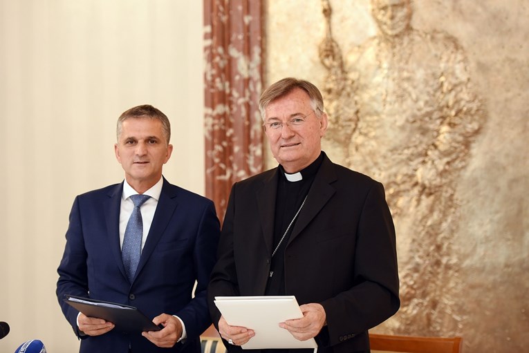 Nadbiskup Barišić Vatrenima: "Vaš uspjeh je na ponos svakom Hrvatu"
