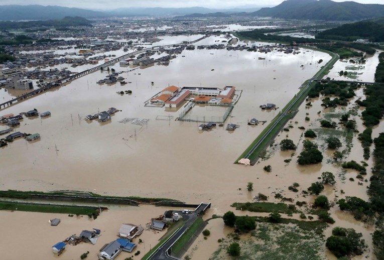 Pogledajte strašne snimke iz Japana: Oluje i poplave ubile 85 osoba, milijuni u bijegu
