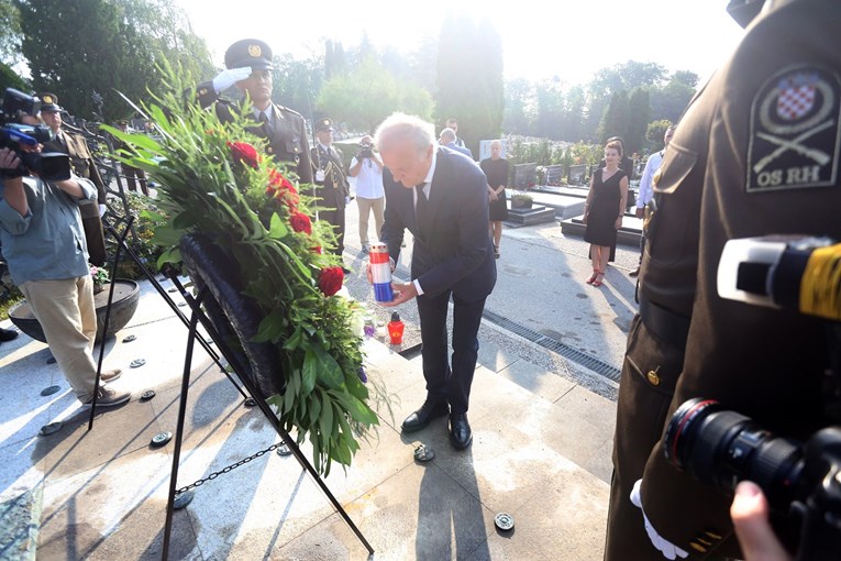 Državni vrh položio vijence na Mirogoju povodom proslave Oluje