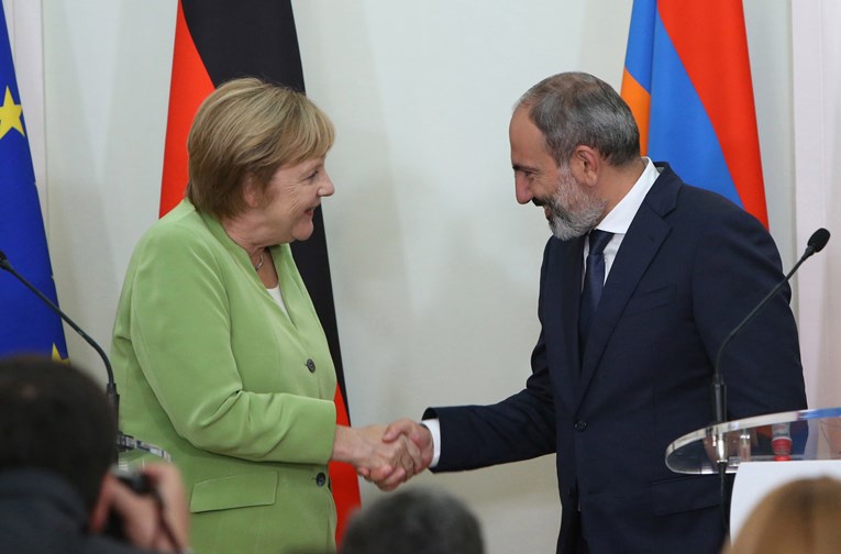 Merkel nije rekla da je nad Armencima počinjen genocid da ne naljuti Tursku