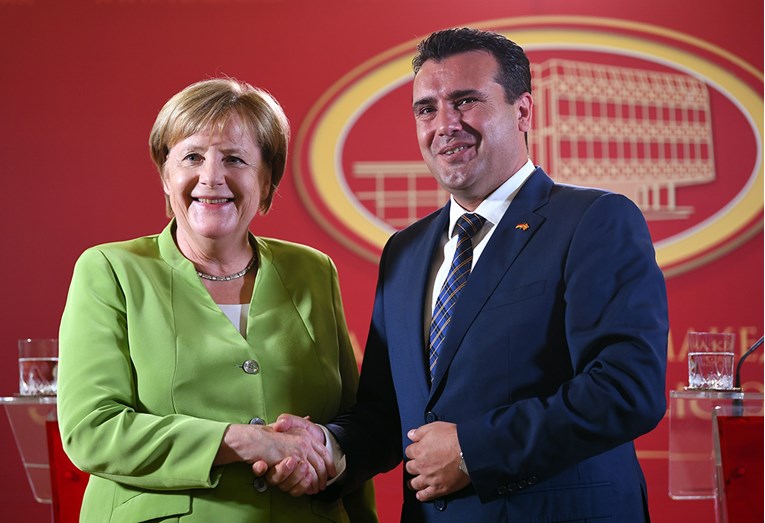 Merkel Makedoncima: Glasajte za promjenu imena države