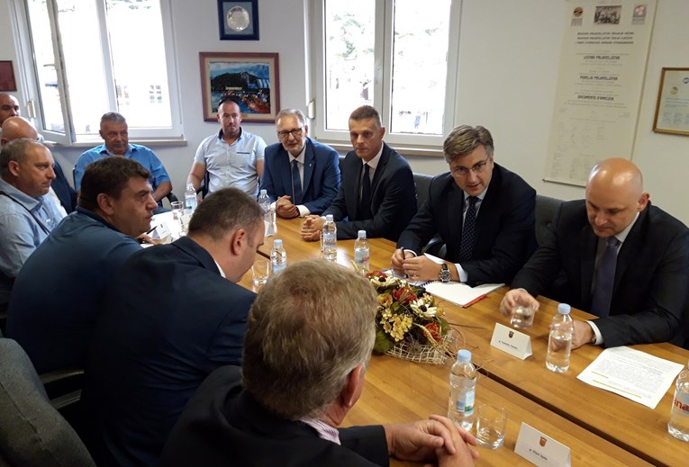Plenković se u Umagu sastao s ribarima, pričali o problemima u Piranskom zaljevu