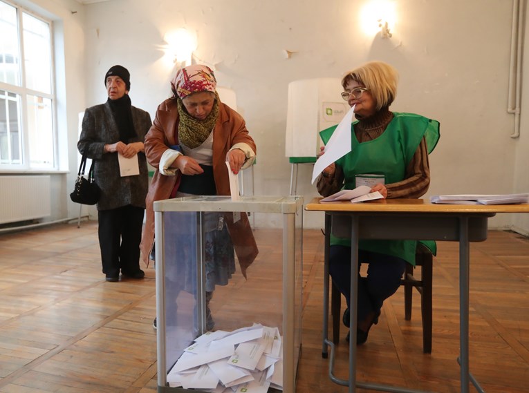 Predsjednički izbori u Gruziji, nitko nema dovoljno za pobjedu u prvom krugu