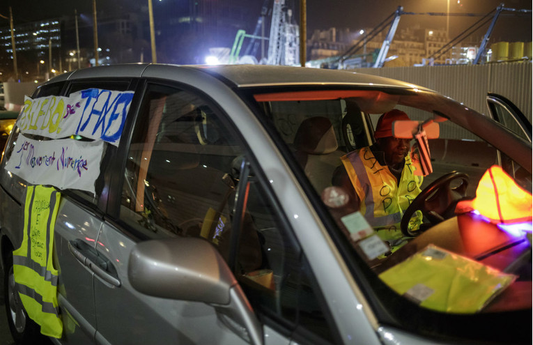 Nova okupljanja "žutih prsluka" u Francuskoj, blokirali skladišta s naftom