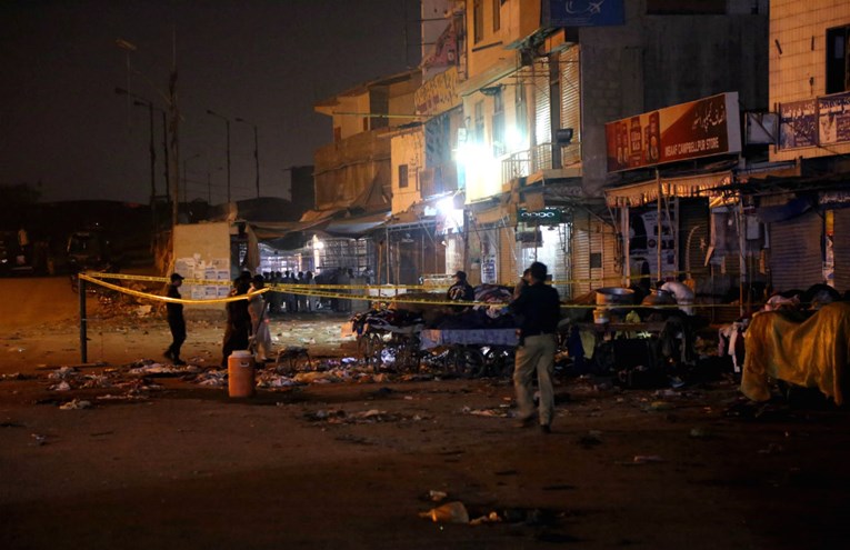 35 mrtvih u Pakistanu. Bombaš se raznio na tržnici
