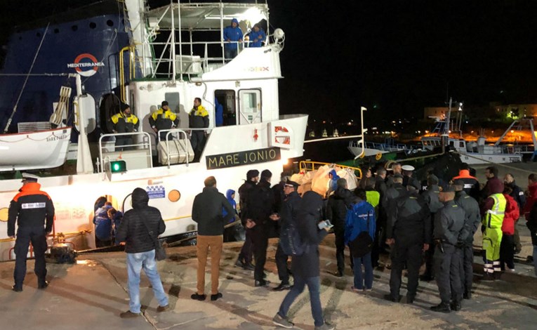Talijanske vlasti zaplijenile brod sa 49 migranata, posadi prijeti optužnica