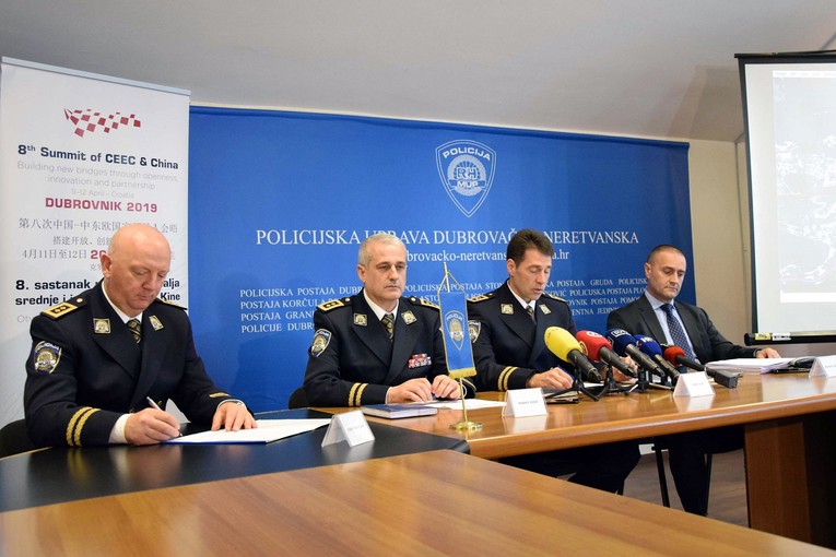 Policija: Summit "16+1" prošao je bez incidenata, čuvalo ga je 3000 policajaca