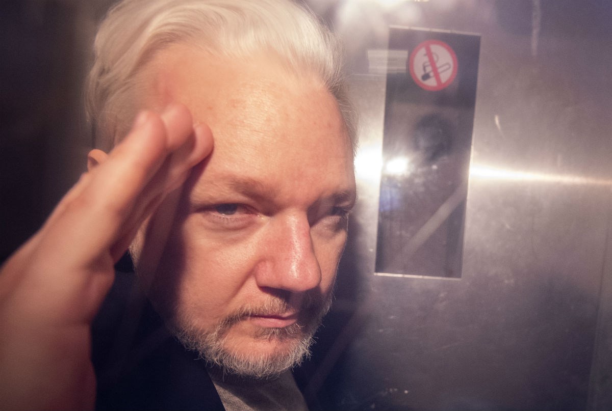 Assange dobio 50 tjedana zatvora zbog kršenja jamčevine