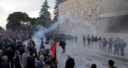 Novi prosvjedi protiv premijera u Albaniji, policija ljude tjerala suzavcem