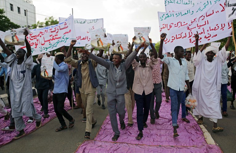 Oporba u Sudanu odbila pregovore s vojskom, deseci ubijeni
