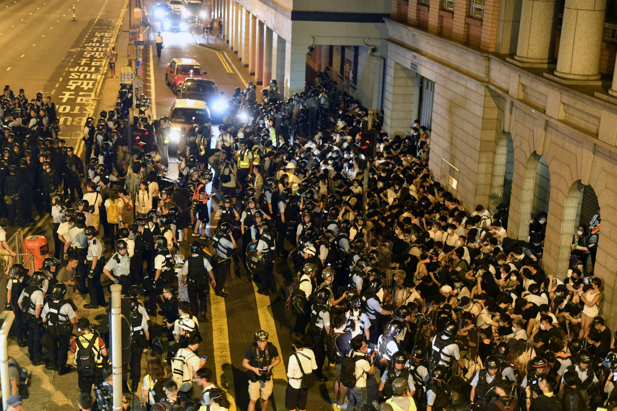 Najveći prosvjed u Hong Kongu završio sukobom policije i studenata