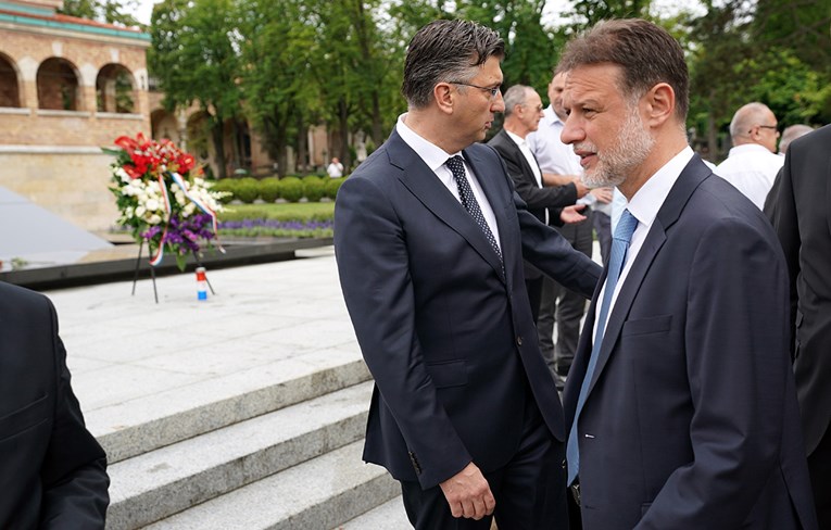 HDZ-ovci došli na Tuđmanov grob: "Ponosni smo na postignuća njegovog HDZ-a"