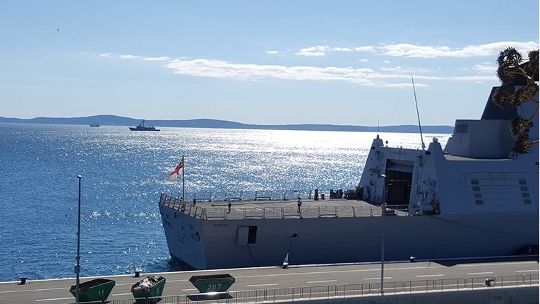 FOTO NATO flota stigla u Split, zapovjedni brod privezao se na vez za kruzere