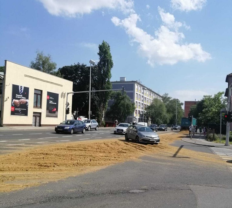 Iskipao veliku količinu zemlje u Selskoj ulici u Zagrebu, nastala gužva
