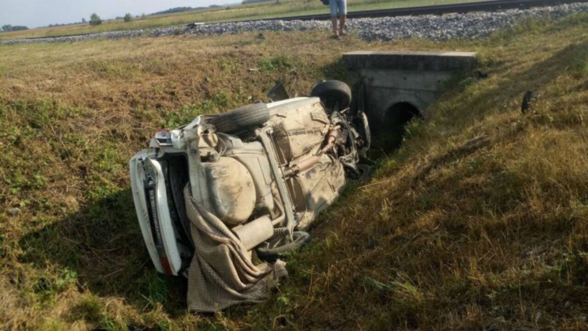 Vlak smrskao auto na prijelazu bez rampe kod Đurđevca, vozačica ozlijeđena