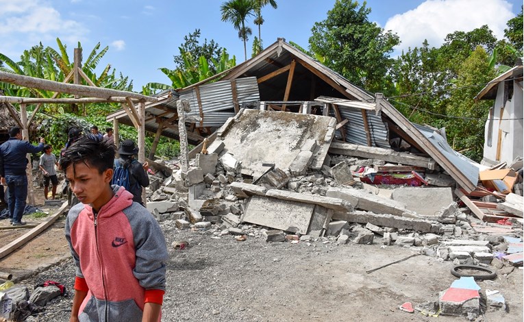 U potresu u Indoneziji poginulo desetak ljudi, deseci ozlijeđeni