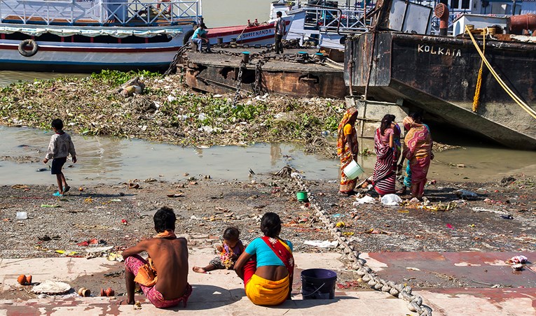 U Indiji nestaju zalihe vode, u sve su umiješani političari. Prijeti katastrofa