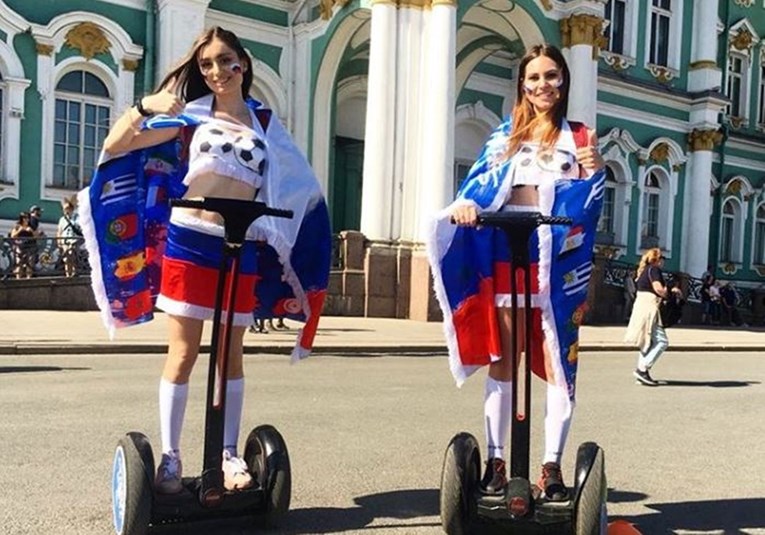 Prelijepe ruske navijačice okupirale tribine na otvorenju Svjetskog prvenstva
