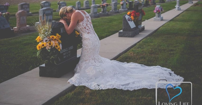 FOTO U vjenčanici jecala na grobu zaručnika na dan kad su se trebali vjenčati