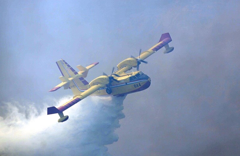 Zračne snage gase požar kod Šibenika