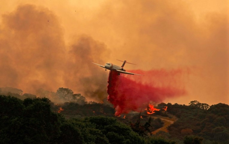 VIDEO U Kaliforniji bjesni 17 požara, poginulo najmanje 8 ljudi