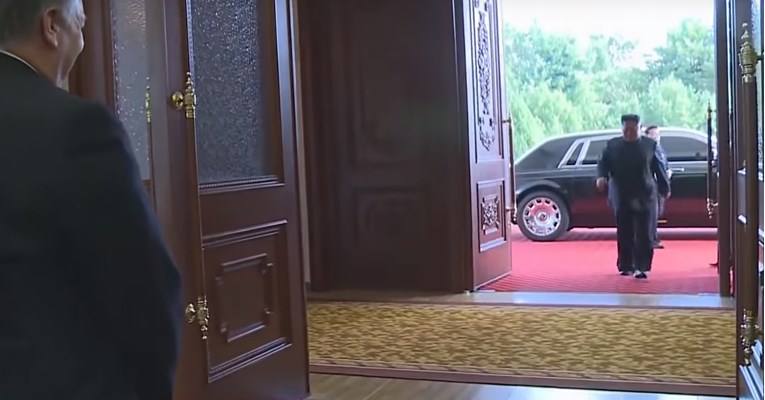 Kim Jong-un se više ne vozi u Mercedesu, sada ima novu limuzinu