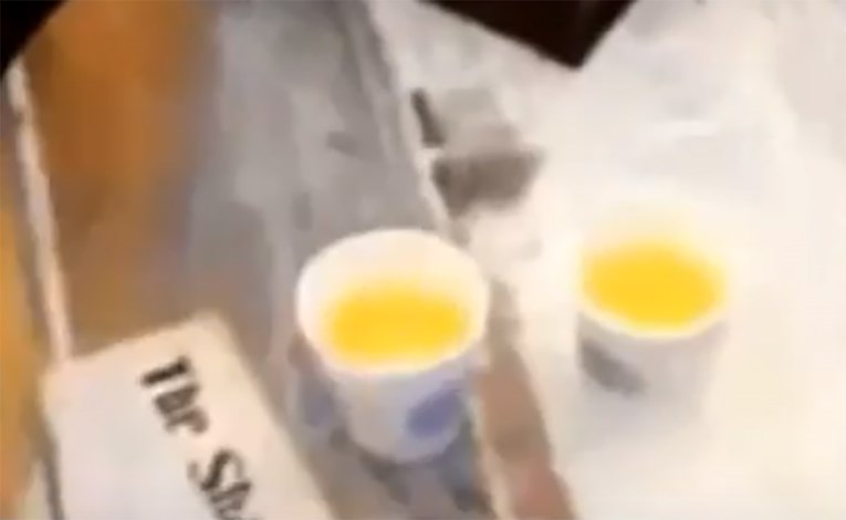VIDEO Kinezi tjerali zaposlenike da jedu žohare i piju mokraću