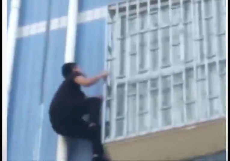 "Kineski Spiderman" popeo se na zgradu i spasio dijete koje je visjelo s balkona