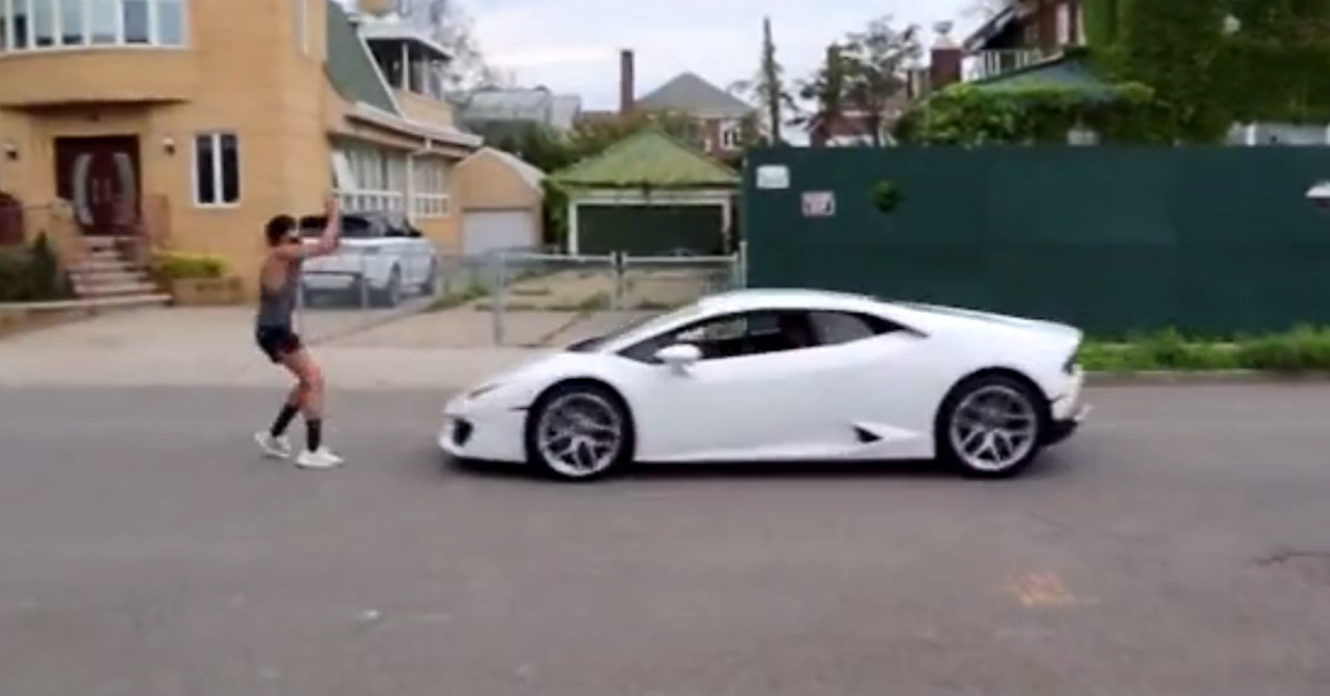Pokušao je preskočiti Lamborghini u naletu, dobro se osramotio