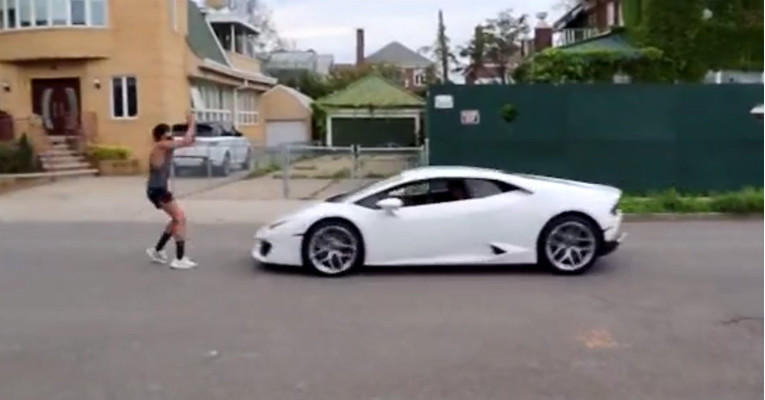 Pokušao je preskočiti Lamborghini u naletu, dobro se osramotio
