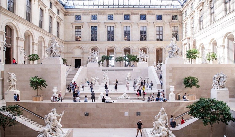 Francuska zbog prosvjeda u subotu zatvara Eiffelov toranj i Louvre