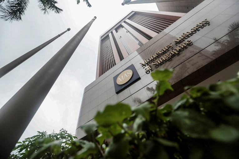 Središnja banka Singapura uvela doživotnu zabranu bankaru Goldman Sachsa