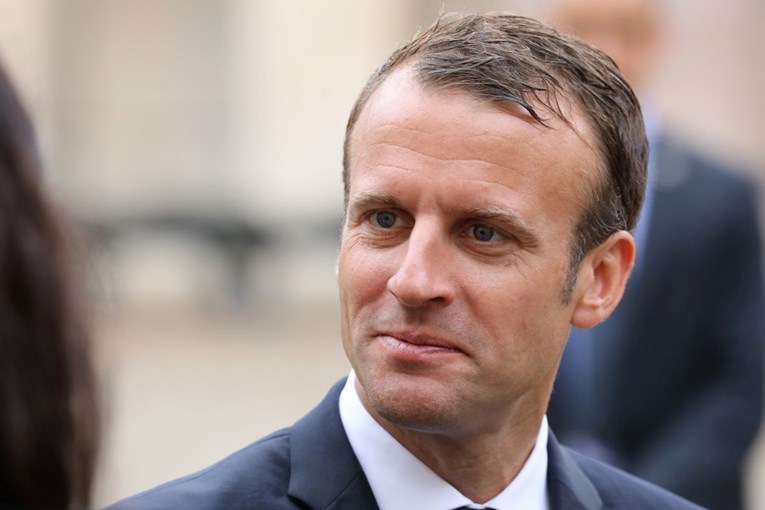 Macron baca pare na predsjednički bazen