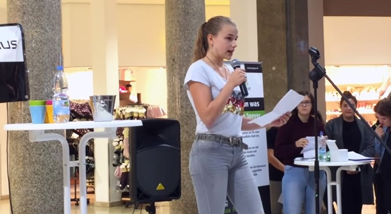 Kći njemačke desničarske političarke izazvala skandal pjesmom o migrantima