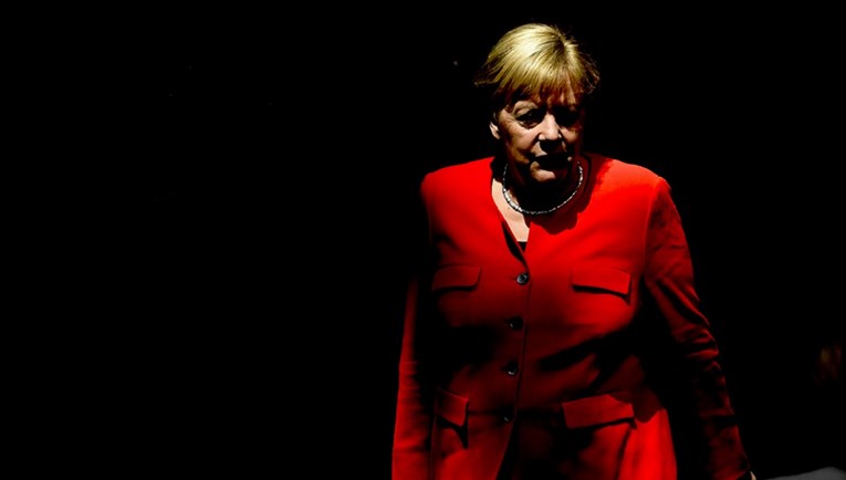 Novi udarac za Merkel, njen kandidat poražen u stranačkim izborima