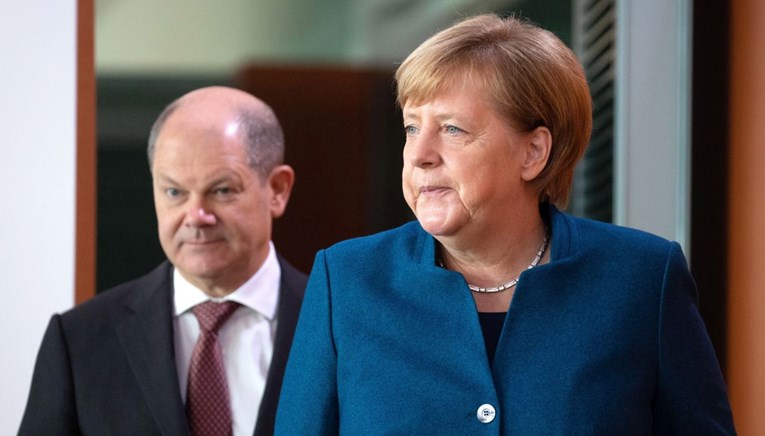 Potpora stranci Angele Merkel dodatno pala