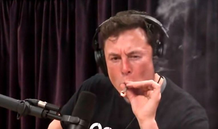 Elon Musk više neće pušiti travu u javnosti, zabranila mu NASA