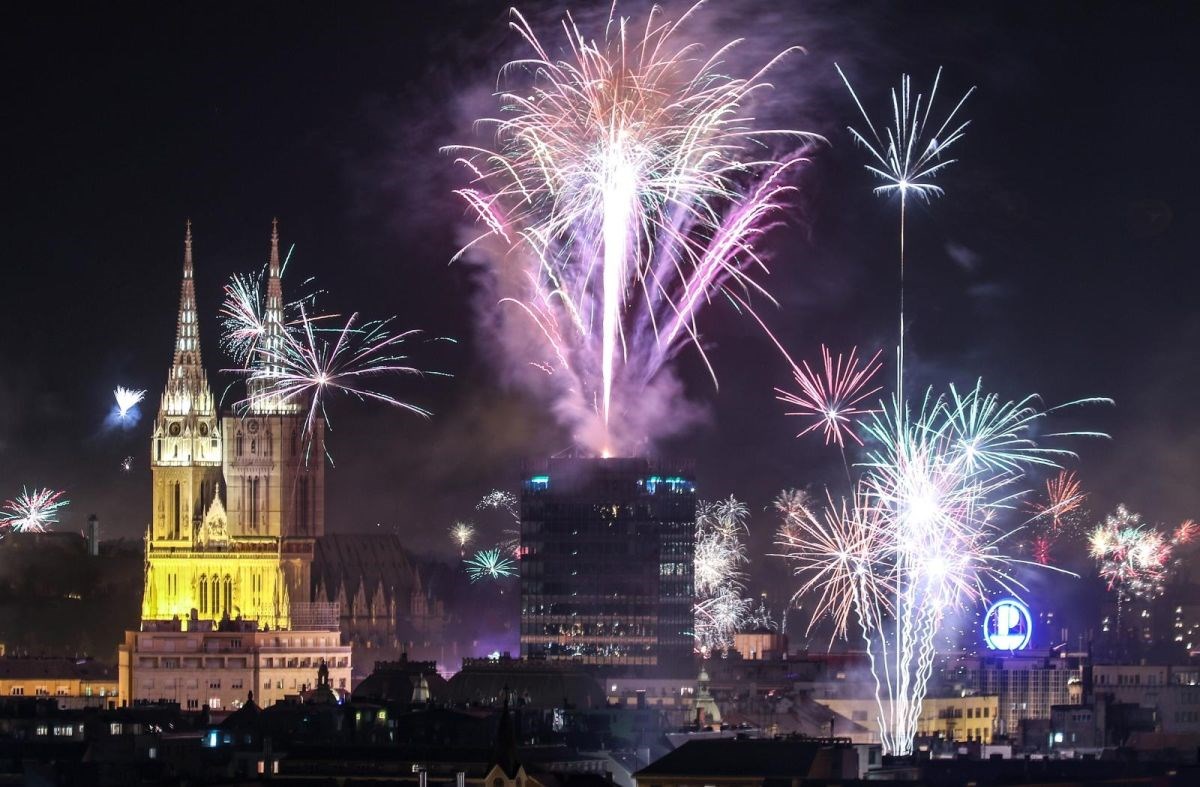 Ove noćašnje fotografije Zagreba zbilja trebate vidjeti na početku godine