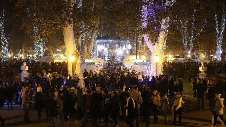 Počeo Advent u Zagrebu: Pogledajte spektakularno paljenje lampica na Zrinjevcu
