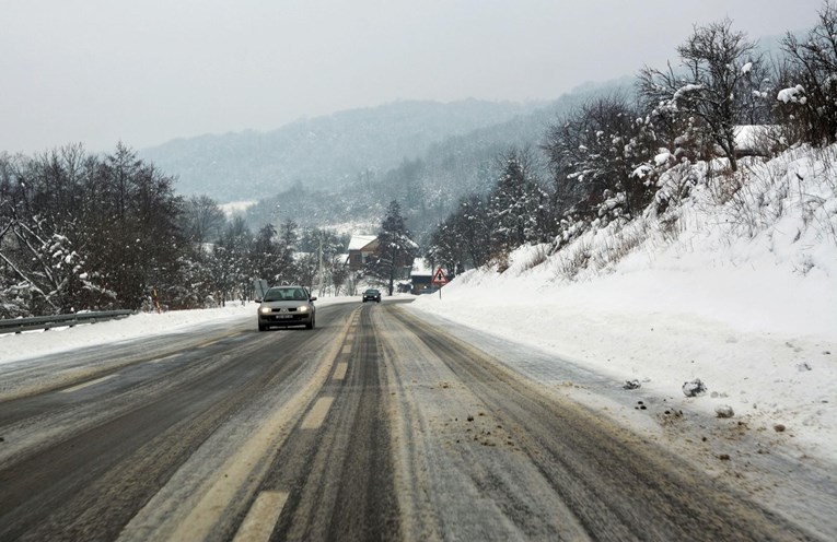 Policija upozorava: Stižu zimski uvjeti na cestama, evo na što treba paziti