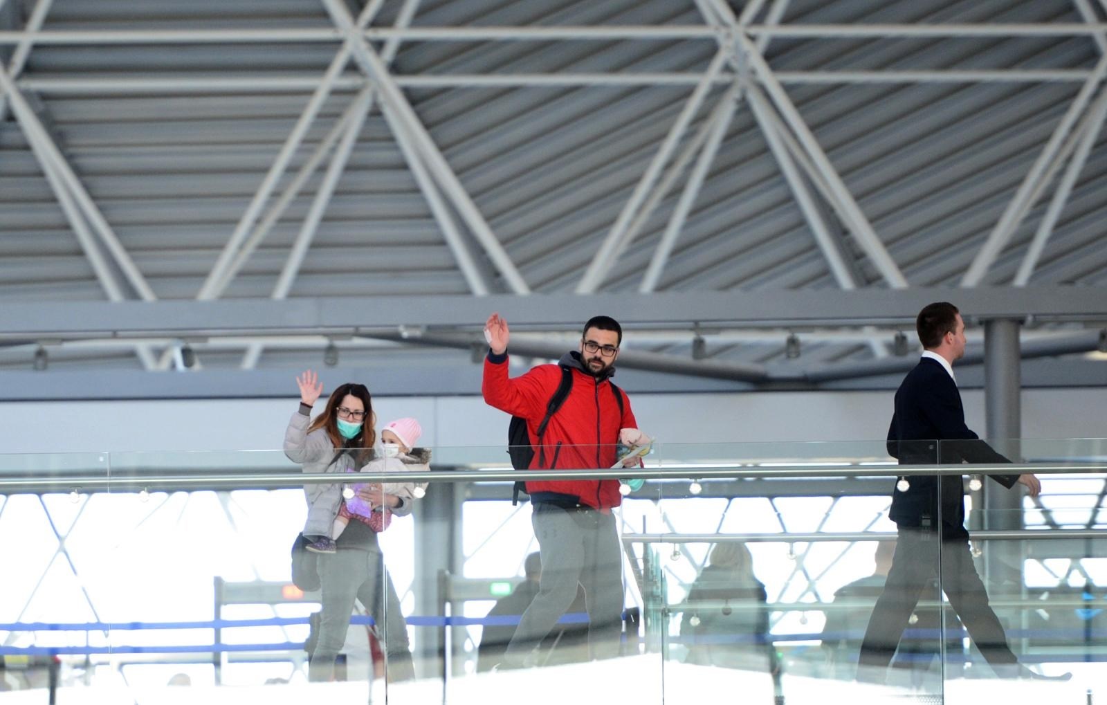 FOTO Mila s roditeljima otišla za SAD: "Idemo u nove bitke"