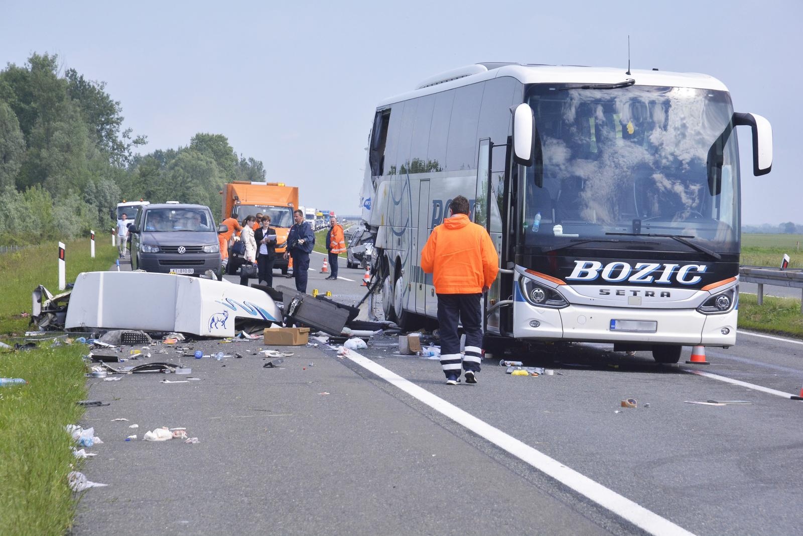 Novi detalji nesreće na A3: Kamion se zabio direktno u zadnji kraj autobusa